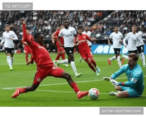 埃因霍温1-2不敌拜仁,德甲霸主客场逆转锁定头名 埃因霍温1-2不敌拜仁,德甲霸主客场逆转锁定头名