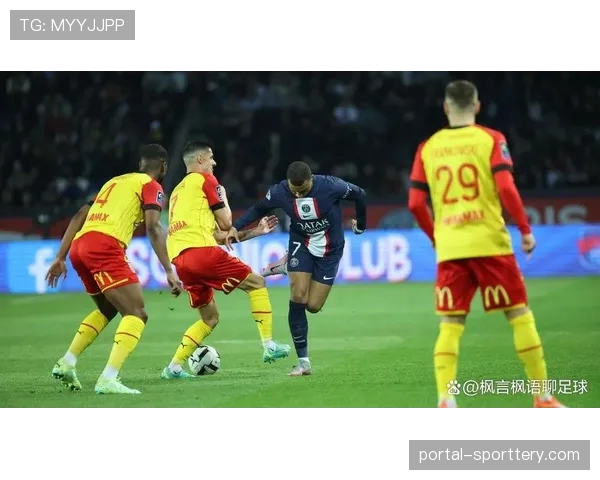 巴黎圣日耳曼暂登积分榜首位,朗斯紧随其后 巴黎圣日耳曼暂登积分榜首位,朗斯紧随其后