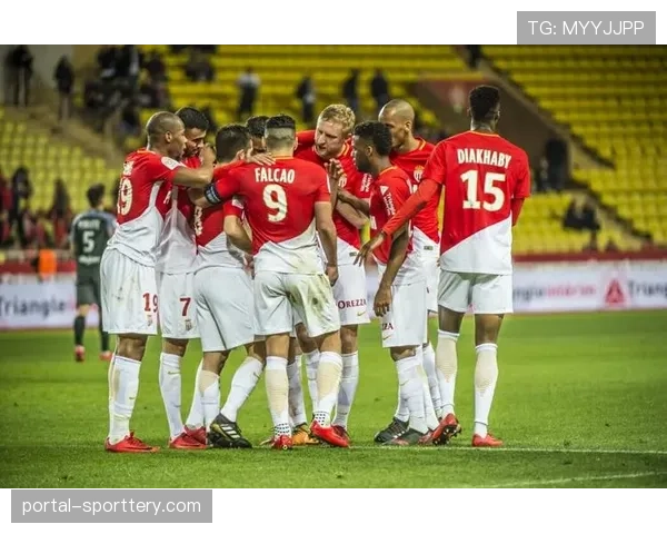 关键对决分析:摩纳哥防线如何应对里昂的快速反击群?